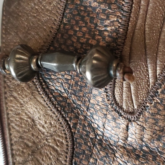 Like NEW VINTAGE SHARIF LEATHER PATCHWORK crossbody PURSE U.S.A - Picture 3 of 5